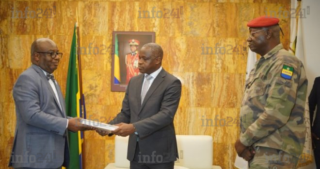 Libreville : Adrien Nguema Mba officiellement installé à la tête de l’Hôtel de Ville