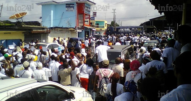 La marche contre les violences faites aux femmes stoppée par la police gabonaise 