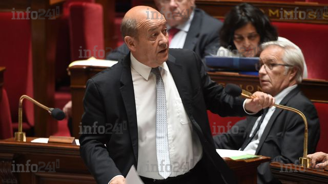 EXCLUSIF : « La France continue de suivre avec attention la situation au Gabon », selon Le Drian