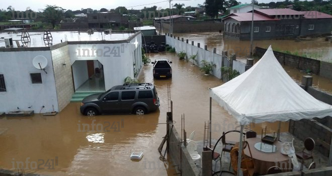 En images : Akanda se réveille sous les eaux diluviennes