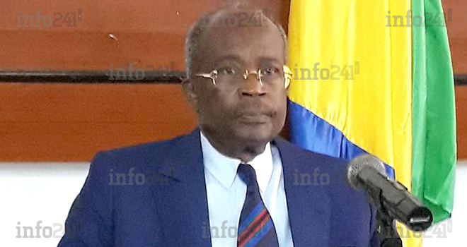 Casimir Oye Mba invite Jean Ping et Ali Bongo à se dépasser pour «&nbsp;débloquer&nbsp;» le Gabon