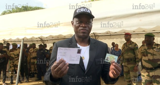 Référendum&nbsp;: le président Oligui Nguema déjà en possession de sa carte d’électeur