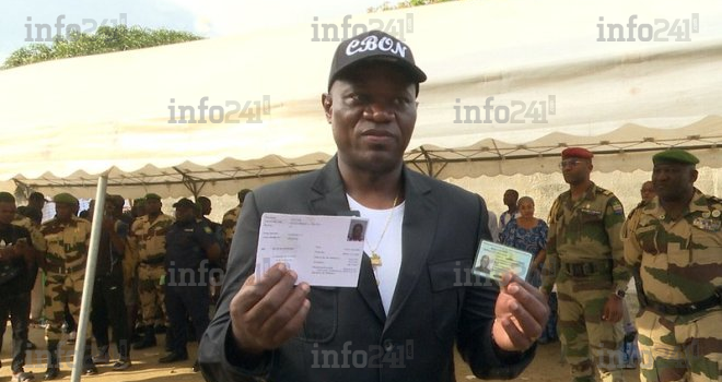 Référendum : le président Oligui Nguema déjà en possession de sa carte d’électeur