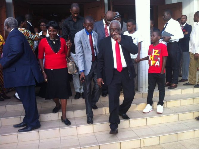 Sortie des personnalités à la messe célébrée à la cathédrale Sainte-Marie de Libreville