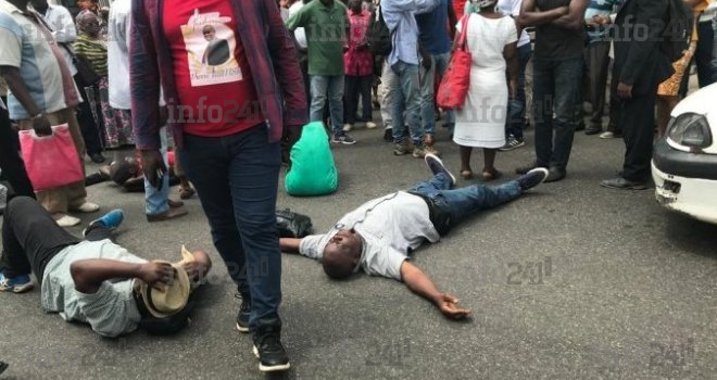 Des retraités gabonais en colère manifestent devant les locaux du ministère du Budget