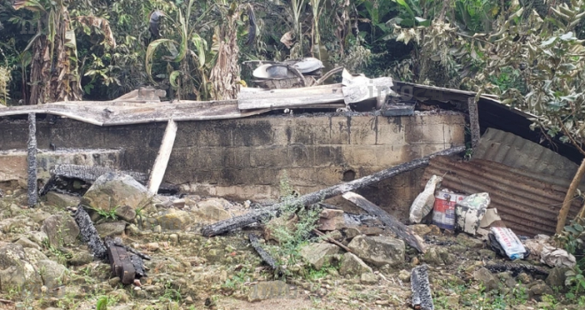 Un gabonais accuse sa mère de blocages mystiques avant d’incendier sa maison… lui à l’intérieur !