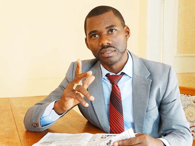 «&nbsp;Comme le régime gabonais et ses agents ne suivent pas le peuple doit leur faire ça dur de là à là&nbsp;»