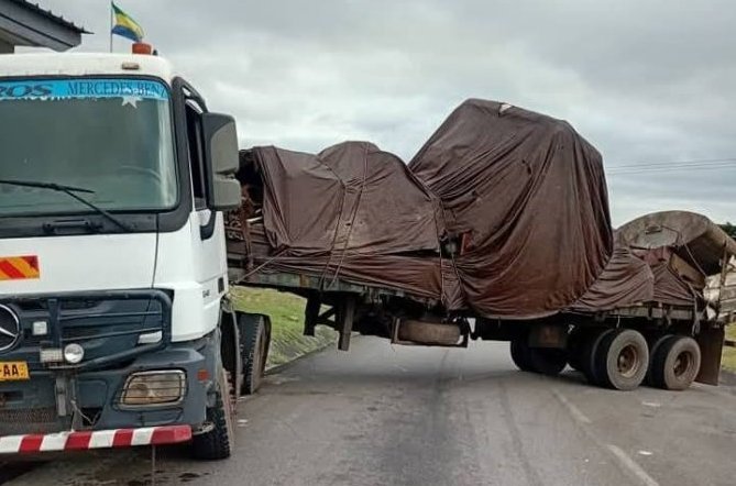 Tragédie à Léconi&nbsp;: Un aide-chauffeur de 36 ans meurt écrasé par un camion hors de contrôle