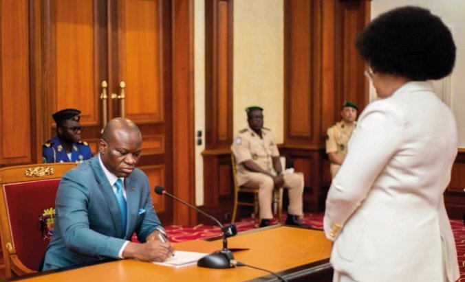 Gabon&nbsp;: Déjà réduit à 13, le gouvernement perd 2 ministres démissionnaires envoyés au Sénat