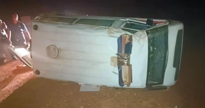 Une ambulance venue secourir des gendarmes gabonais accidentés finit elle aussi hors piste