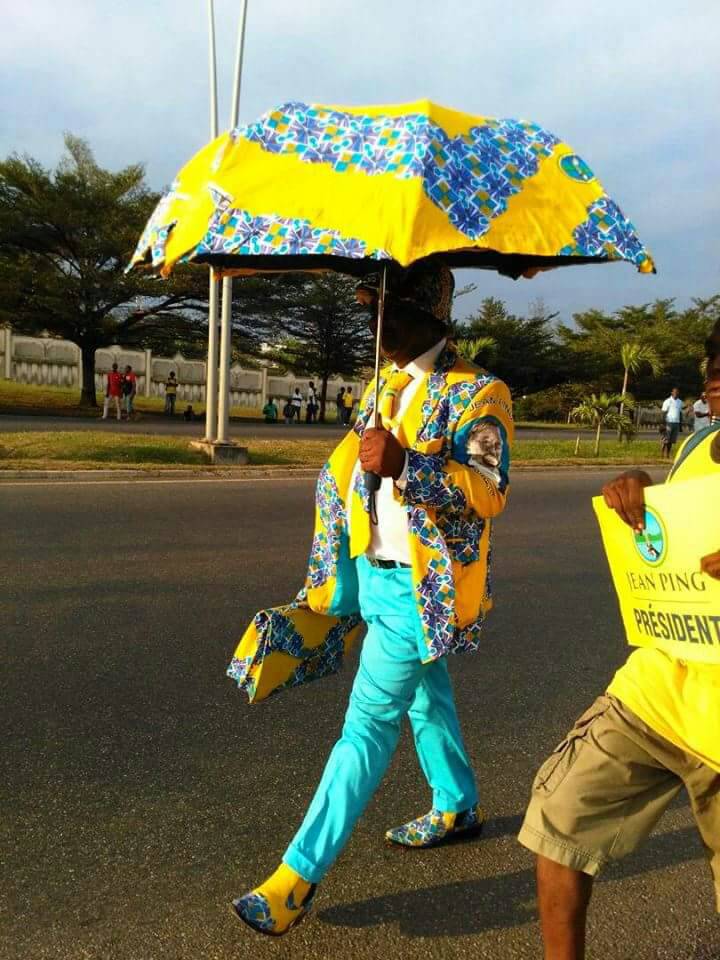 Un sapeur particulier pour accueillir Jean Ping de retour d’Europe