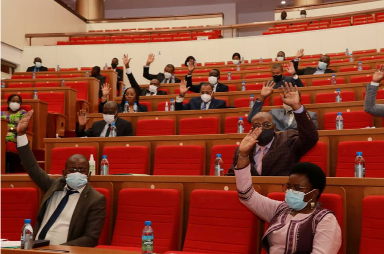 Sans surprise, les députés gabonais adoptent le projet de loi de finances rectificative 2022&nbsp;!