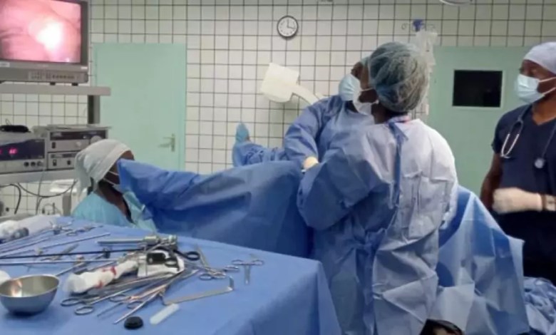 Une jeune gabonaise perd la vie suite à l’oubli de ciseaux chirurgicaux dans son corps