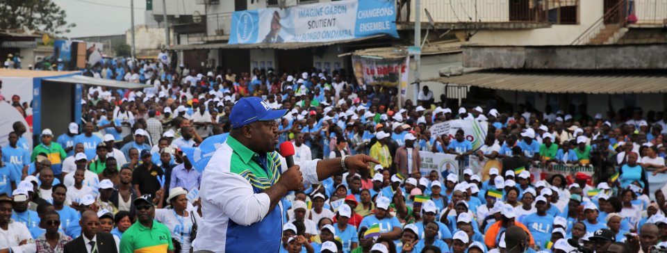Le candidat Ali Bongo prêche sa bonne parole au carrefour Saint Michel à Nkembo